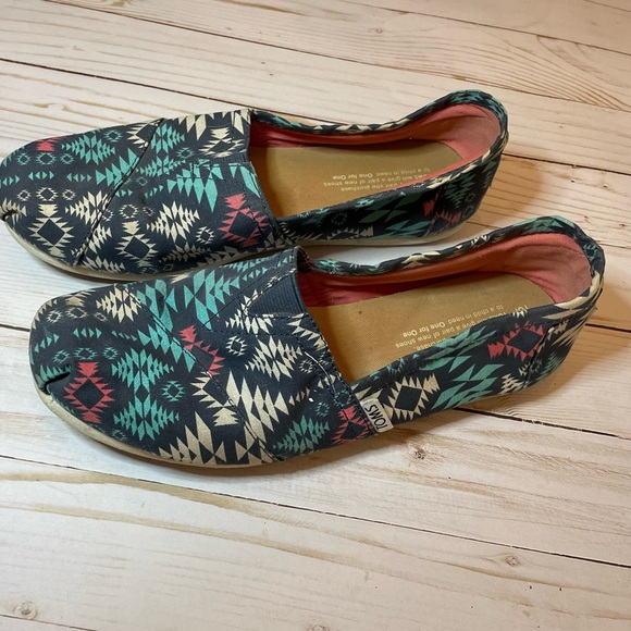 TOM’S Aztec Print Multicolor Women Shoes Sz W8.5 - Picture 4 of 8
